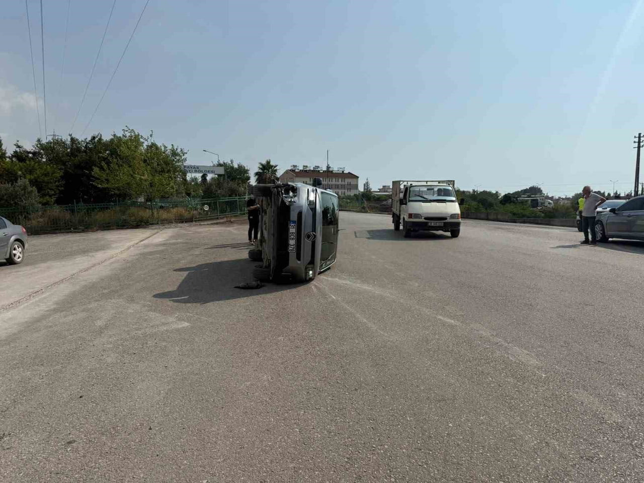 HATAY’IN PAYAS İLÇESİNDE OTOMOBİLLE ÇARPIŞMASIYLA TAKLA ATAN OTOMOBİL SÜRÜCÜSÜ...
