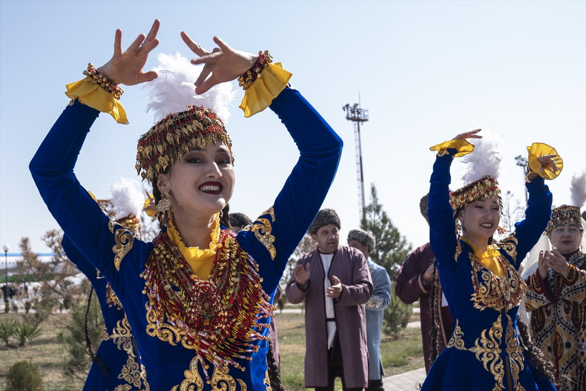 Hataylı depremzedeler, Özbekistan Cumhurbaşkanı Şevket Mirziyoyev'in davetlisi olarak geldikleri...