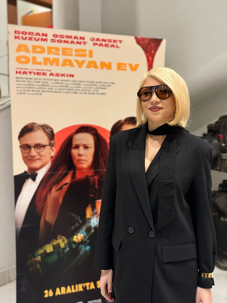 Hatice Aşkın'ın yönetmenliğini ve senaristliğini üstlendiği "Adresi Olmayan Ev" filminin galası...