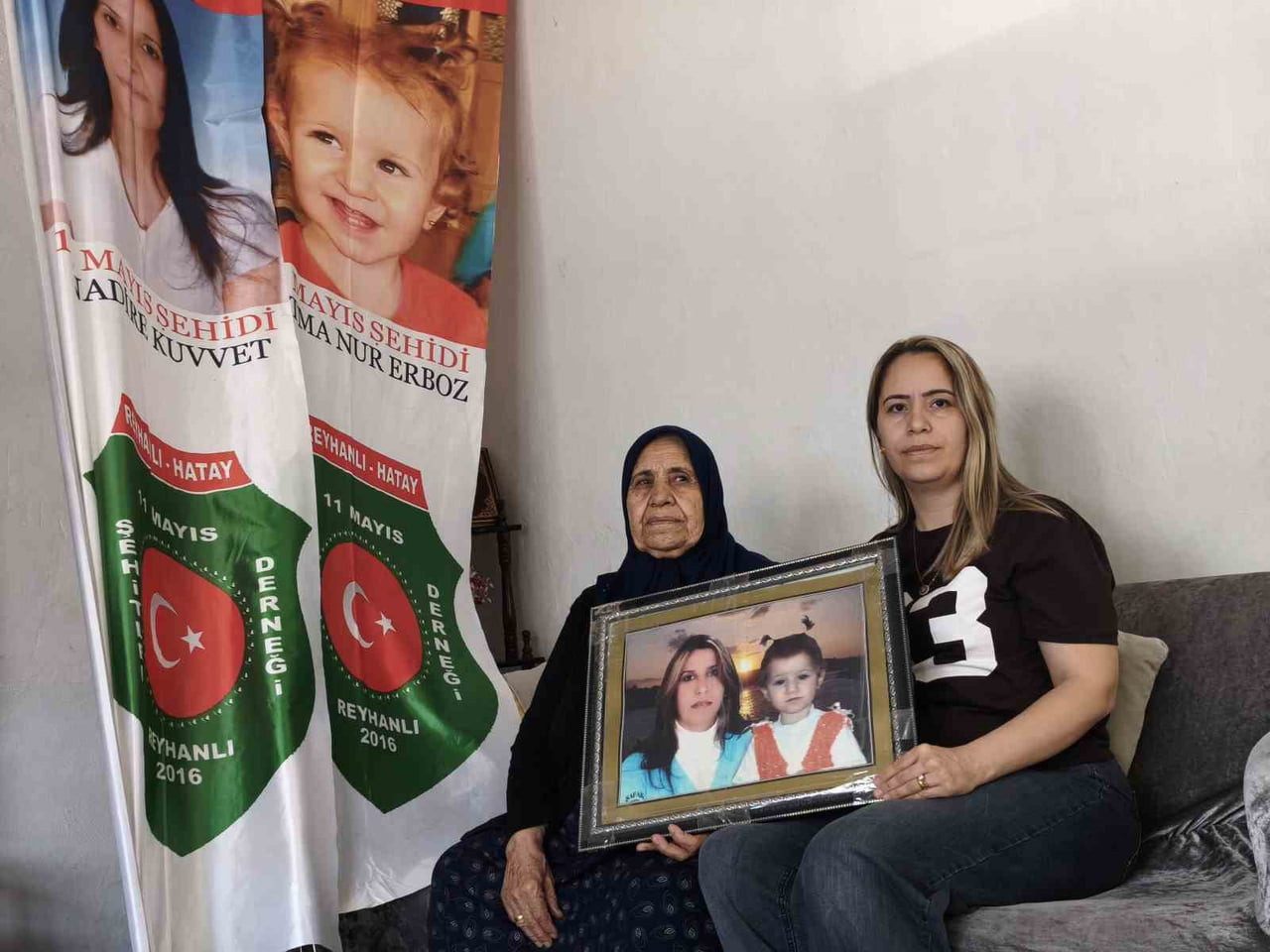 HATİCE KÜBRA ERBOZ (SAĞDA) VE NADİRE KUVVET