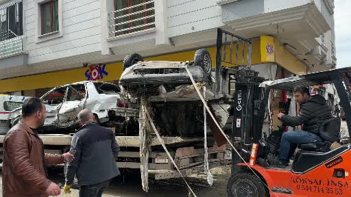 Havza'da selin yaraları sarılıyor: Hurdaya dönen araçlar kaldırılıyor