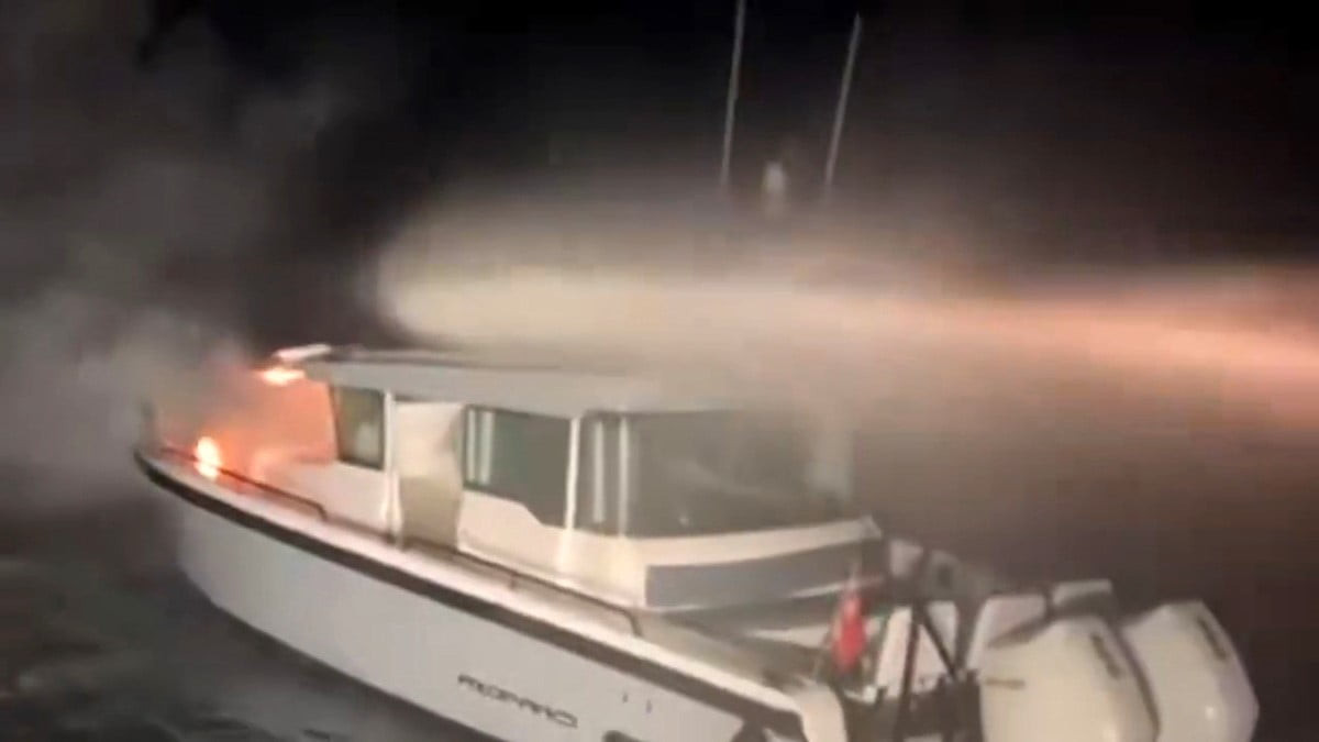 HAYDARPAŞA MENDİREĞİ AÇIKLARINDA GECE SAATLERİNDE SEYİR HALİNDEKİ BİR TEKNEDE HENÜZ BELİRLENEMEYEN...