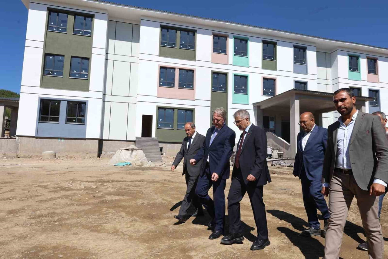 HAYIRSEVER İŞ İNSANI TARAFINDAN YAPTIRILAN OKUL İNŞAATI SONA YAKLAŞTI