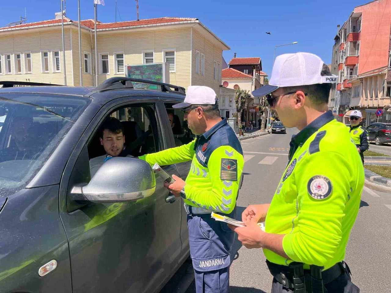 HAYRABOLU İLÇE EMNİYET MÜDÜRLÜĞÜ TRAFİK TESCİL VE DENETLEME BÜRO AMİRLİĞİ İLE İLÇE JANDARMA...