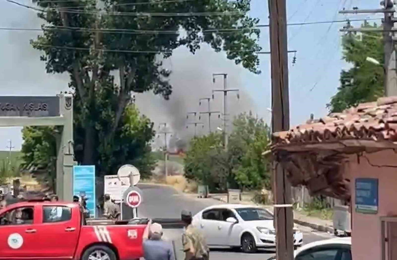 HAYRABOLU İLÇESİNDE ŞEHİR MERKEZİNE YAKIN BİR ALANDA ÇIKAN OT VE BUĞDAY YANGINI, KISA SÜRELİ...