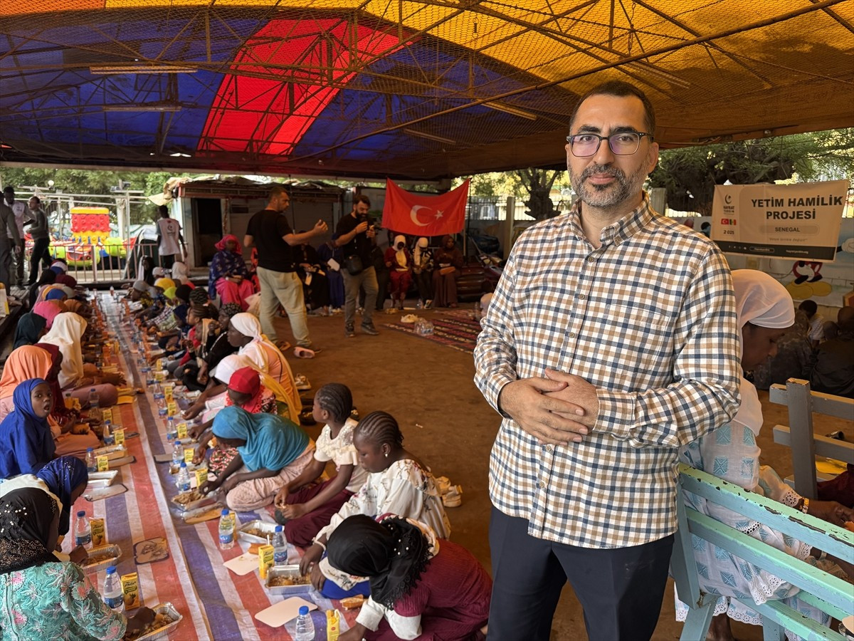 Hayrat Vakfı, Senegal'in başkenti Dakar'da yetim çocuklar ve anneleri için lunapark kiraladı...