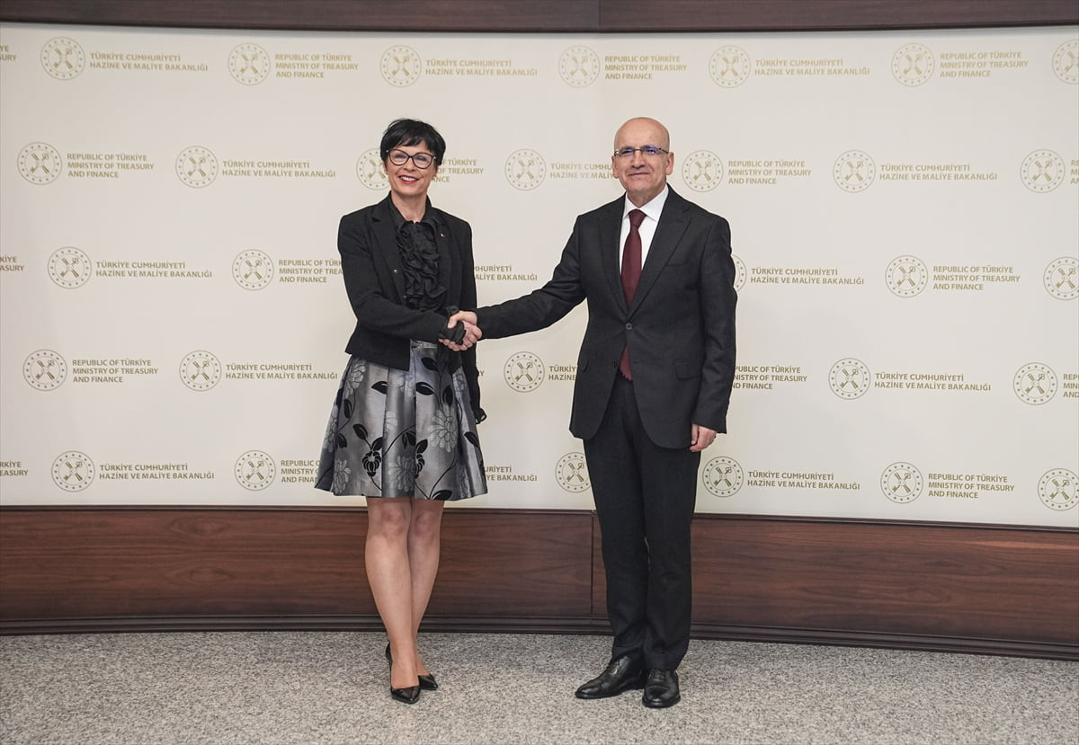 Hazine ve Maliye Bakanı Mehmet Şimşek, Avrupa Birliği (AB) Komisyonunun Genişlemeden Sorumlu Üyesi...