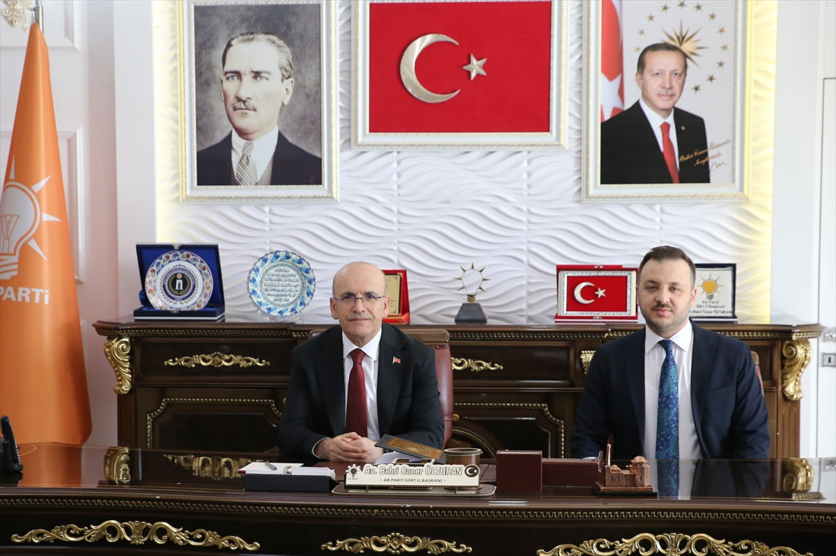 Hazine ve Maliye Bakanı Mehmet Şimşek, çeşitli programları kapsamında geldiği Siirt'te, AK Parti...