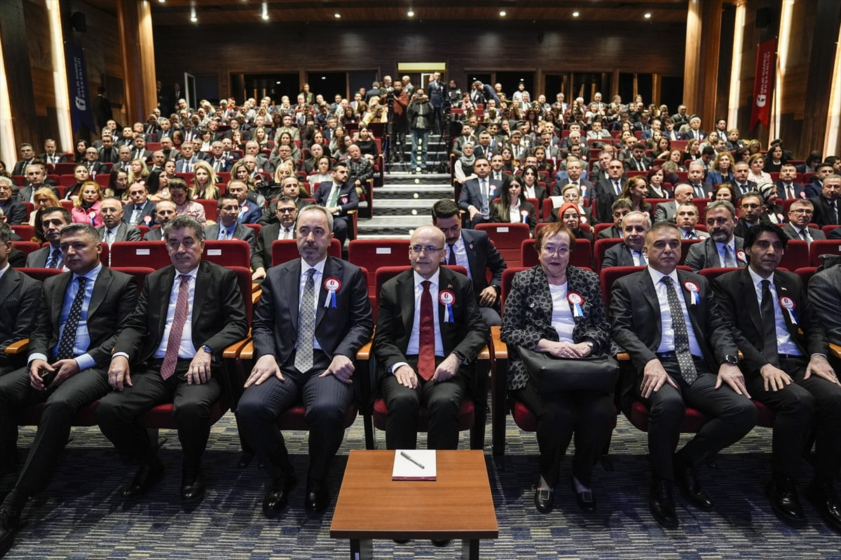 Hazine ve Maliye Bakanı Mehmet Şimşek, Hazine ve Maliye Bakanlığı Konferans Salonu'nda "37. Vergi...