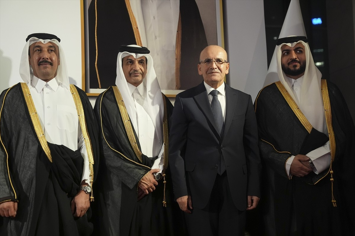 Hazine ve Maliye Bakanı Mehmet Şimşek (sağ 2), Katar'ın Ankara Büyükelçiliğince, Katar Milli Günü...