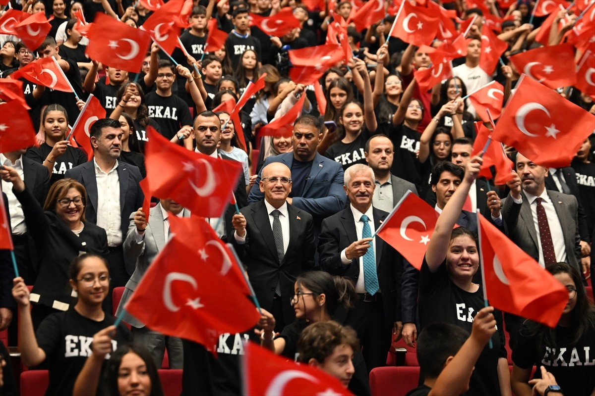 Hazine ve Maliye Bakanı Mehmet Şimşek, Şahinbey Kongre Merkezi'nde düzenlenen "Çanakkale Gezileri...