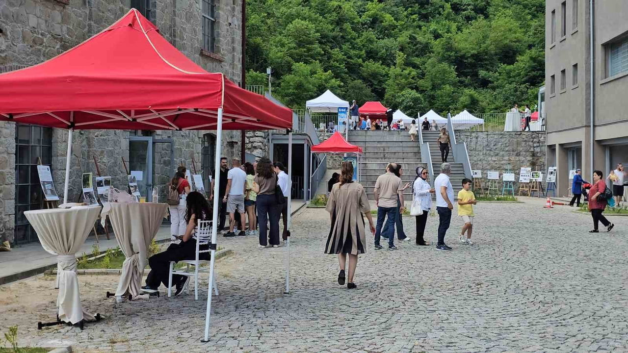 HAZIRLIK SÜRECİNİN ARDINDAN HAYATA GEÇİRİLEN FESTİVAL, YEREL ÜRETİCİLERİ, ZANAATKARLARI VE...
