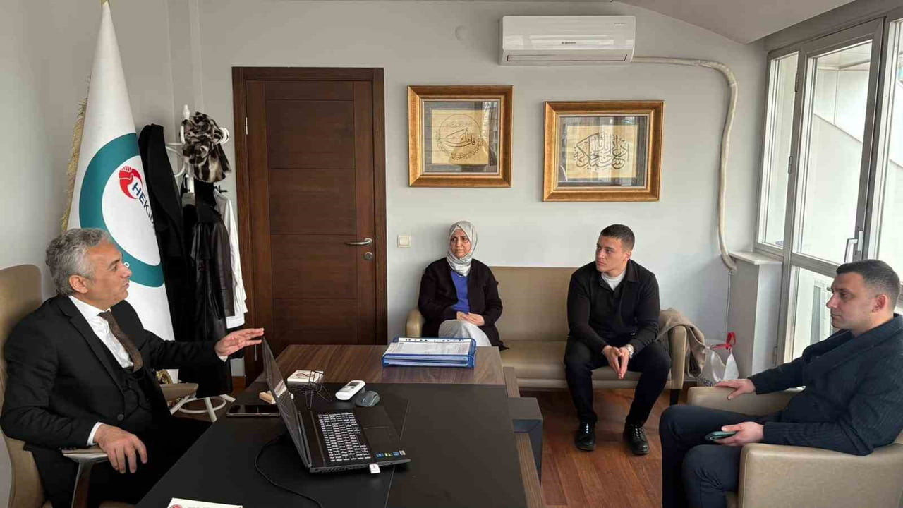 HEKİMSEN GENEL BAŞKANI UZM. DR. ADİL KURBAN (SOLDA)
