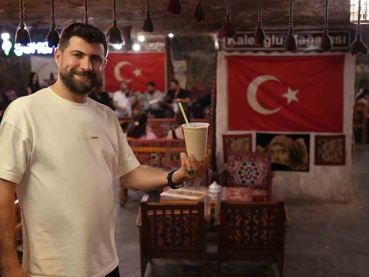 HEM GELENEKSEL SICAK SUNUMUYLA HEM DE YAZ AYLARINA ÖZEL HAZIRLANAN SOĞUK  BEĞENİ TOPLUYOR.