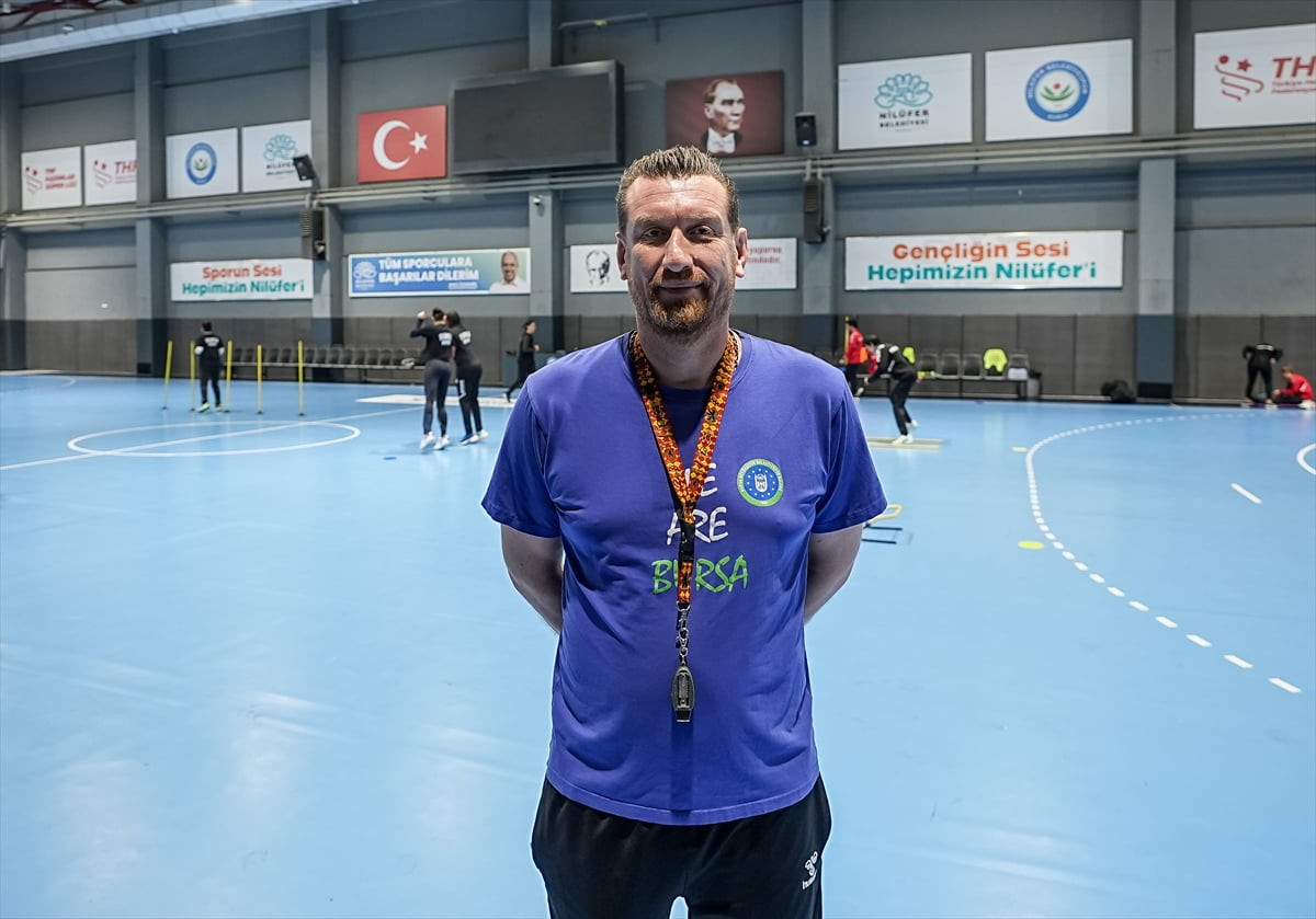 Hentbol Kadınlar Süper Lig'de normal sezonu lider tamamlayan Bursa Büyükşehir Belediyespor...