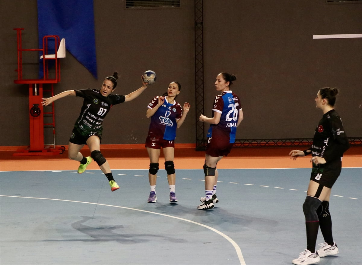 Hentbol Kadınlar Süper Lig'in 8. haftasında Bursa Büyükşehir Belediyespor ile Ortahisar Belediyesi...