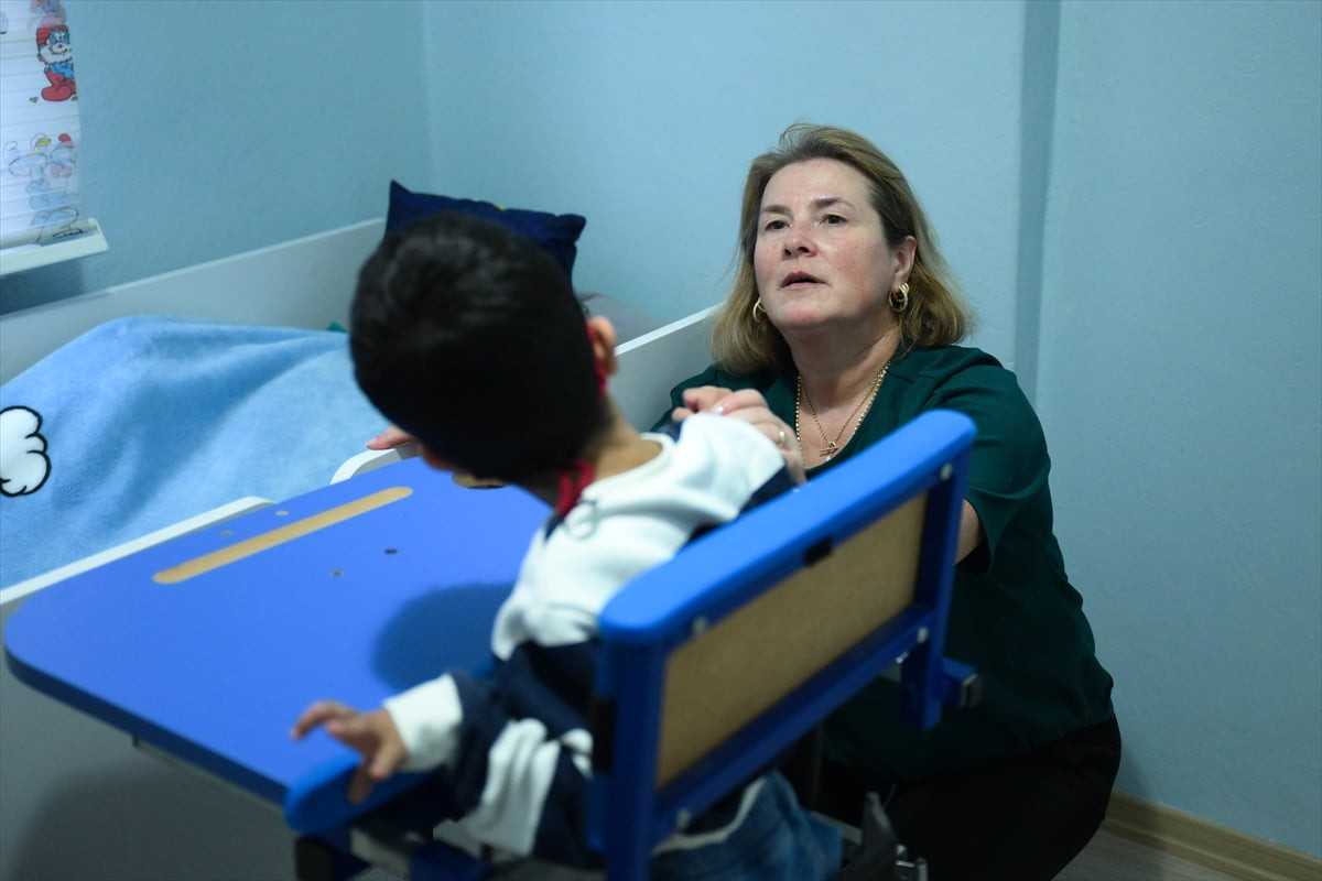 Henüz iki aylıkken koruyucu aile oldukları bebeklerine 6 aylıkken serebral palsi teşhisi...