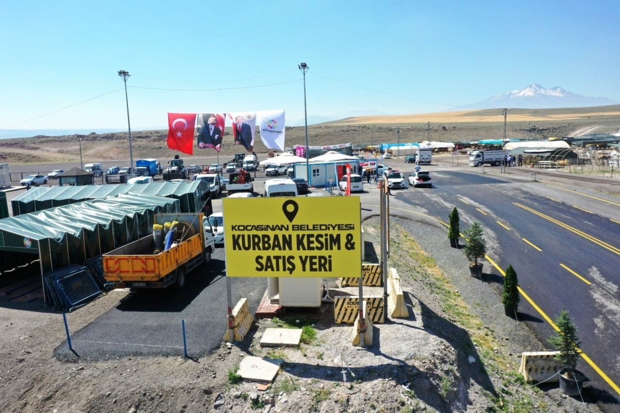 HER YIL KAYSERİLİLERİN KURBAN İBADETLERİNİ KONFORLU BİR ŞEKİLDE YERİNE GETİRMELERİNİ SAĞLAYAN...