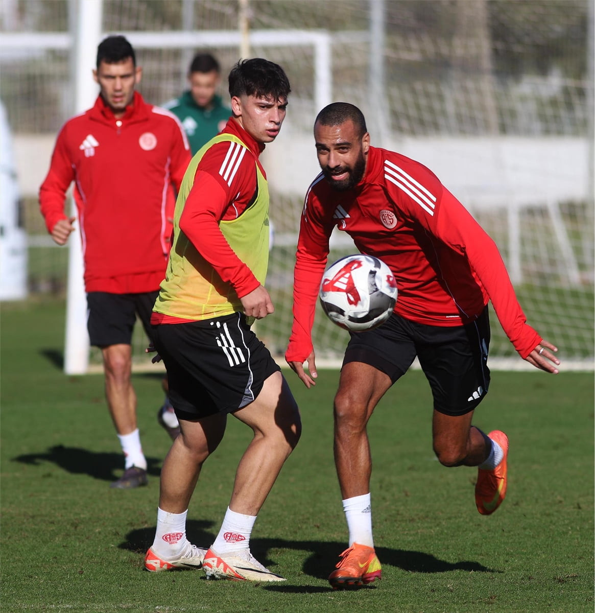 Hesap.com Antalyaspor, Trendyol Süper Lig'de sezonun ilk bölümünün sona ermesinin ardından...