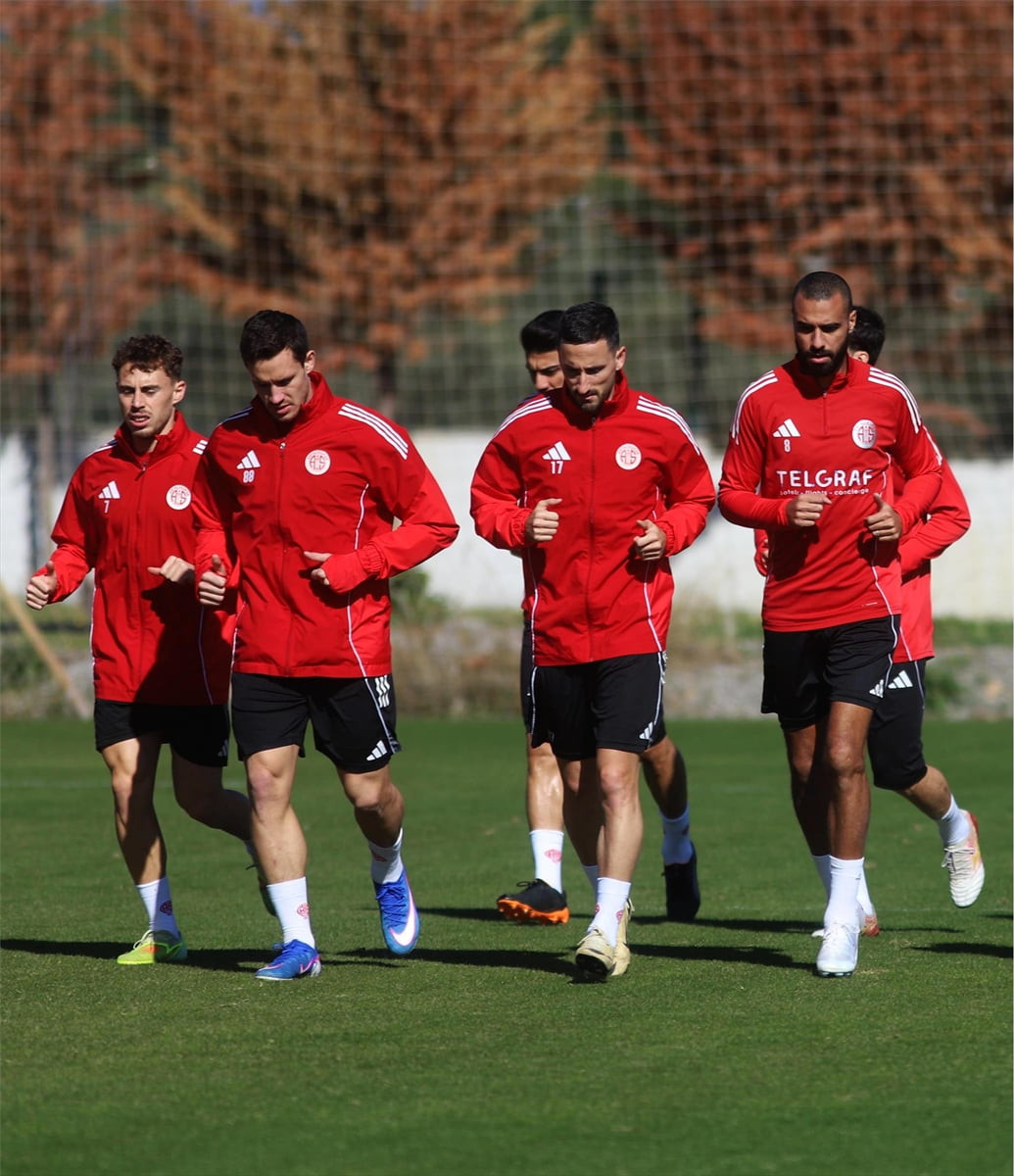Hesap.com Antalyaspor, Trendyol Süper Lig'in 21. haftasında Mısırlı.com.tr Fatih Karagümrük ile...