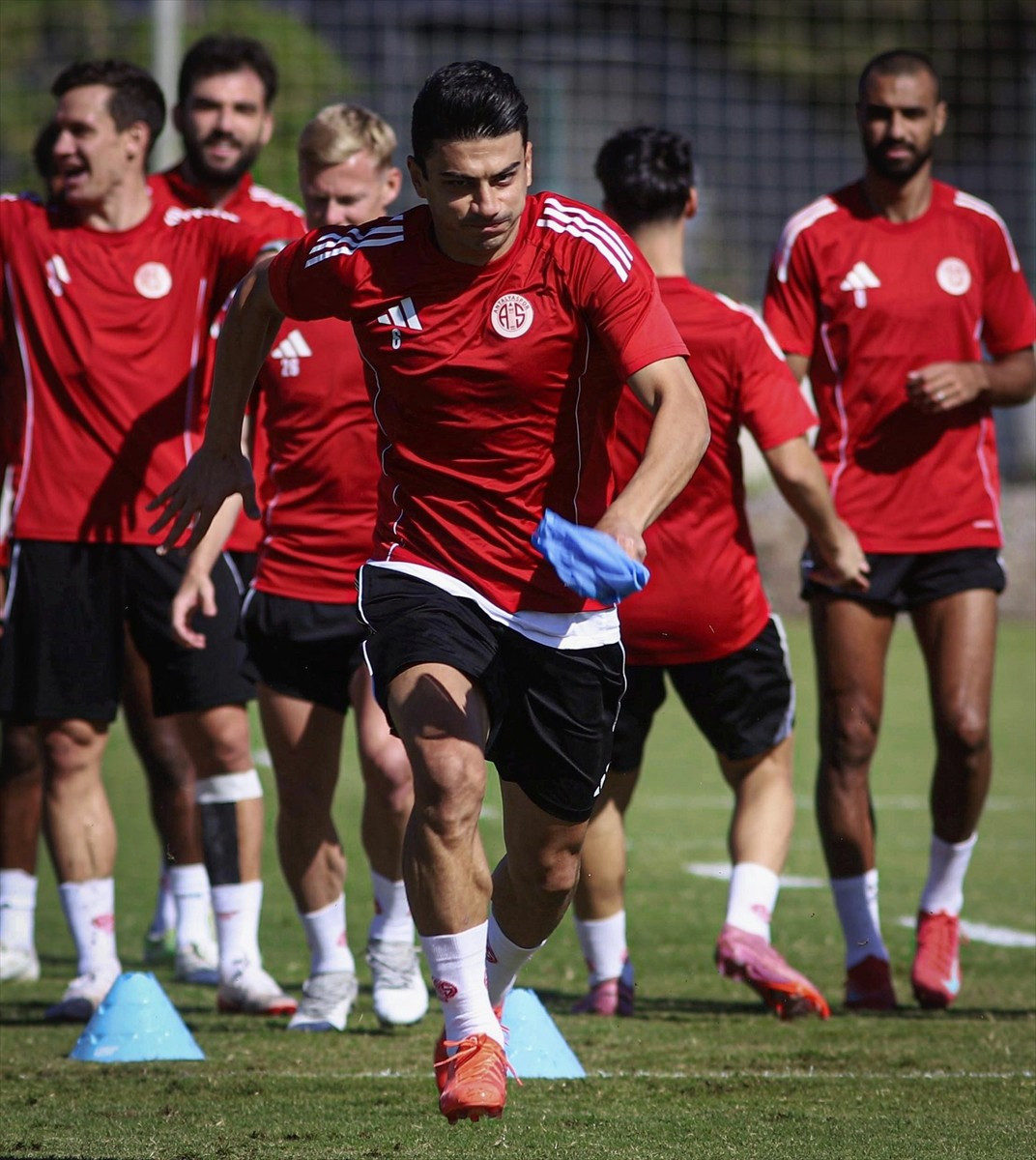 Hesap.com Antalyaspor, Trendyol Süper Lig'in 9. haftasında Gaziantep FK ile deplasmanda yapacağı...