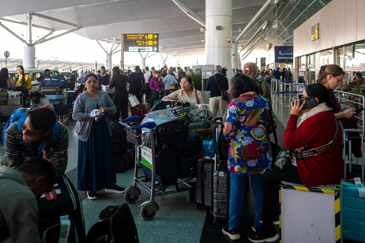 Hindistan'ın en büyük hava yolu şirketi IndiGo, operasyonel aksaklıklar nedeniyle 3 Aralık'tan bu...