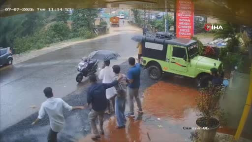 Hindistan’da Wayanad Tünel Projesi çalışmalarının sürdüğü Kalladi'deki Meenakshi Köprüsü...