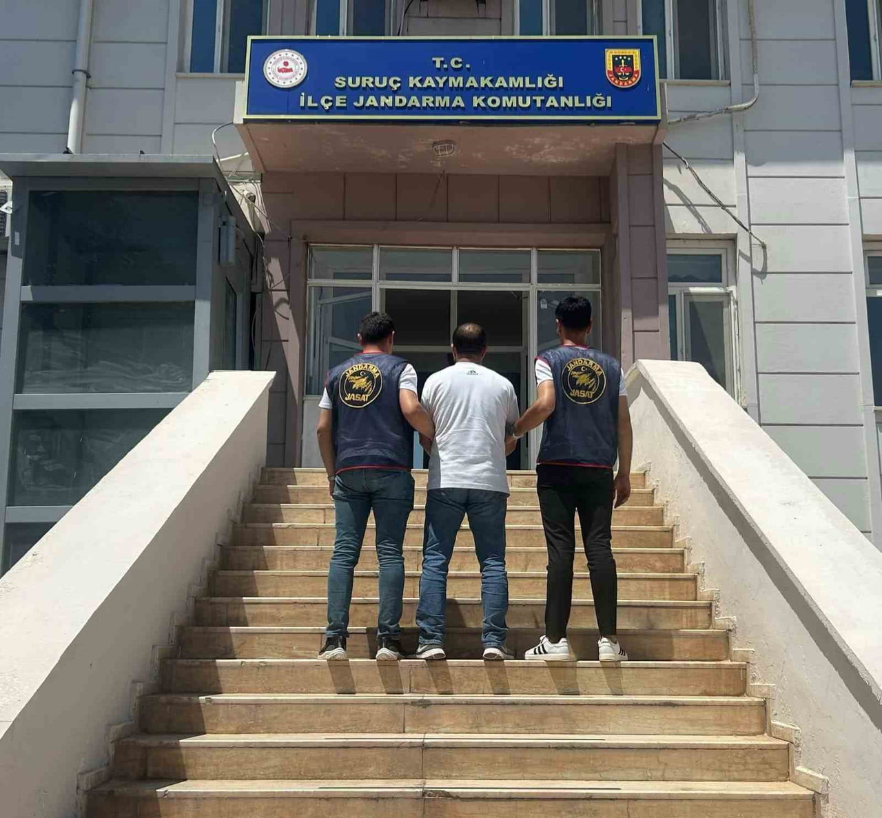 HIRSIZLIK SUÇUNDAN ARANAN ŞAHIS YAKALANDI