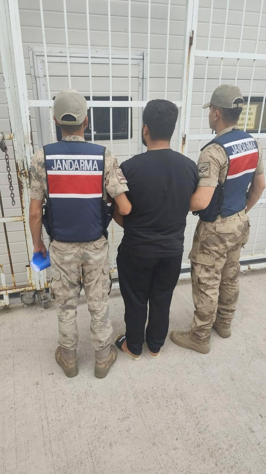 HIRSIZLIK SUÇUNDAN ARANAN ŞAHIS YAKALANDI