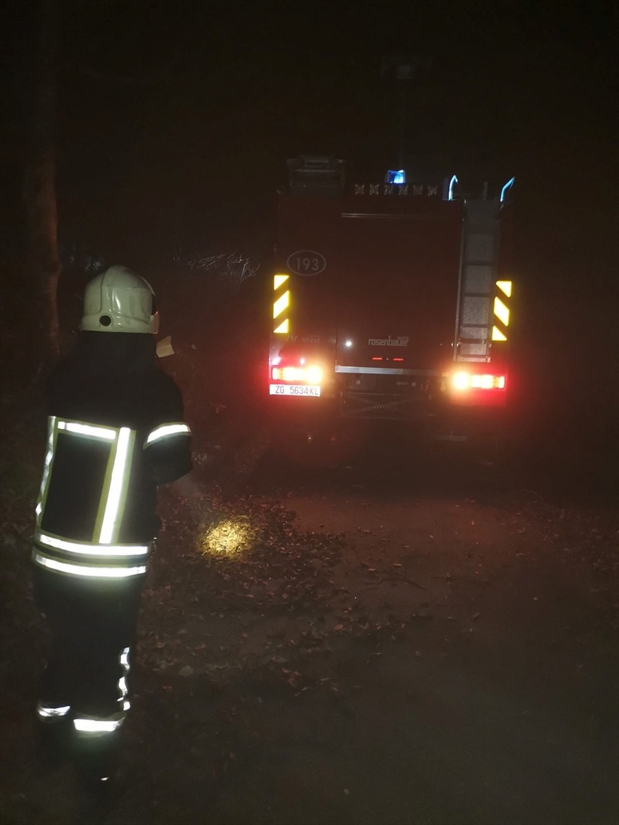 Hırvatistan'da telsiz irtibatı kesilen Orman Genel Müdürlüğüne (OGM) ait yangın söndürme uçağının...