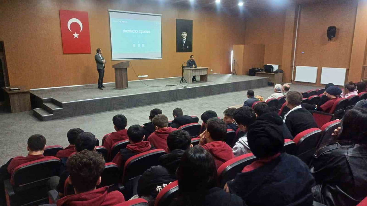 HİSARCIK 15 TEMMUZ ŞEHİTLERİ ANADOLU LİSESİ’NDE "İKLİM DEĞİŞİKLİĞİ" KONFERANSI
