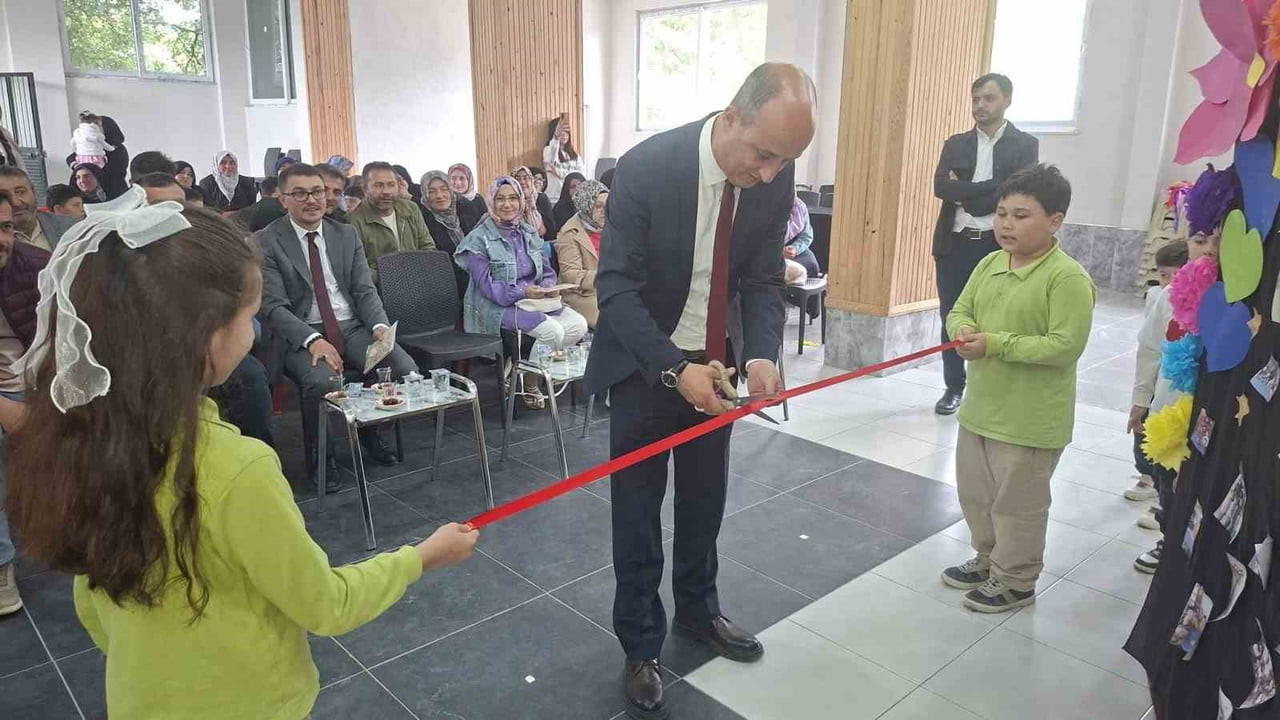 HİSARCIK GÜLDÜREN İLKOKULU ANA SINIFINDA YILSONU SERGİSİ