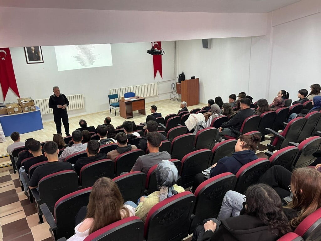 HİSARCIK MYO’DA  "İSG KARİYER KÖPRÜSÜ: OKULDAN SAHAYA" BAŞLIKLI SÖYLEŞİ DÜZENLENDİ