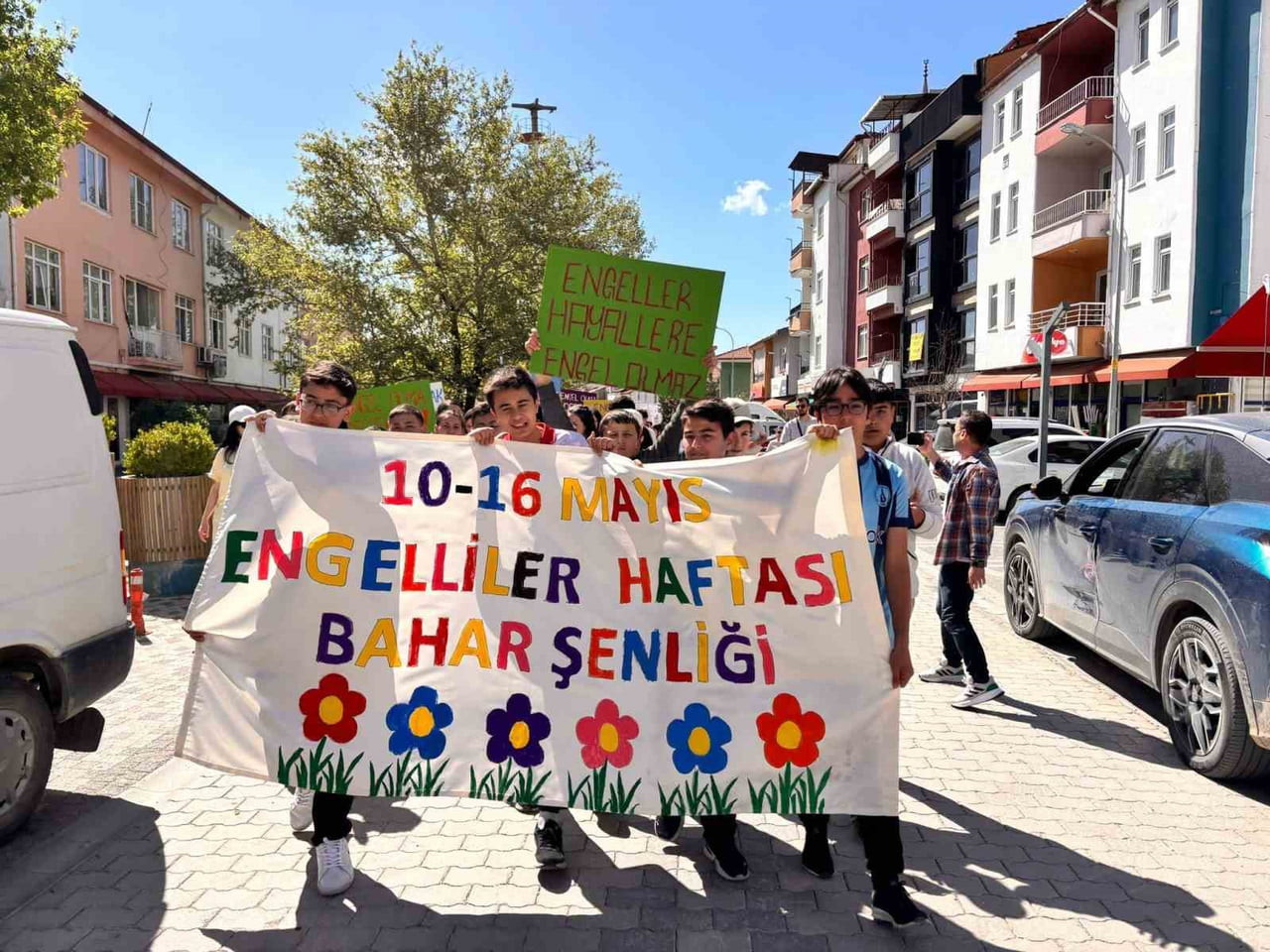 HİSARCIK ŞEHİTLER ORTAOKULU’NDA BAHAR ŞENLİĞİ