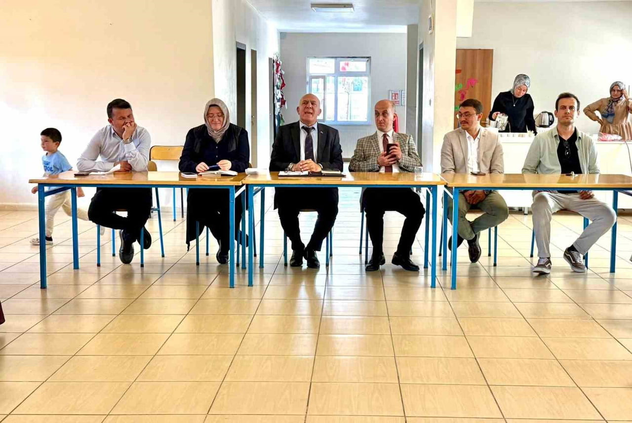 HİSARCIK’TA KİTAP SÖYLEŞİSİ PROGRAMI DÜZENLENDİ