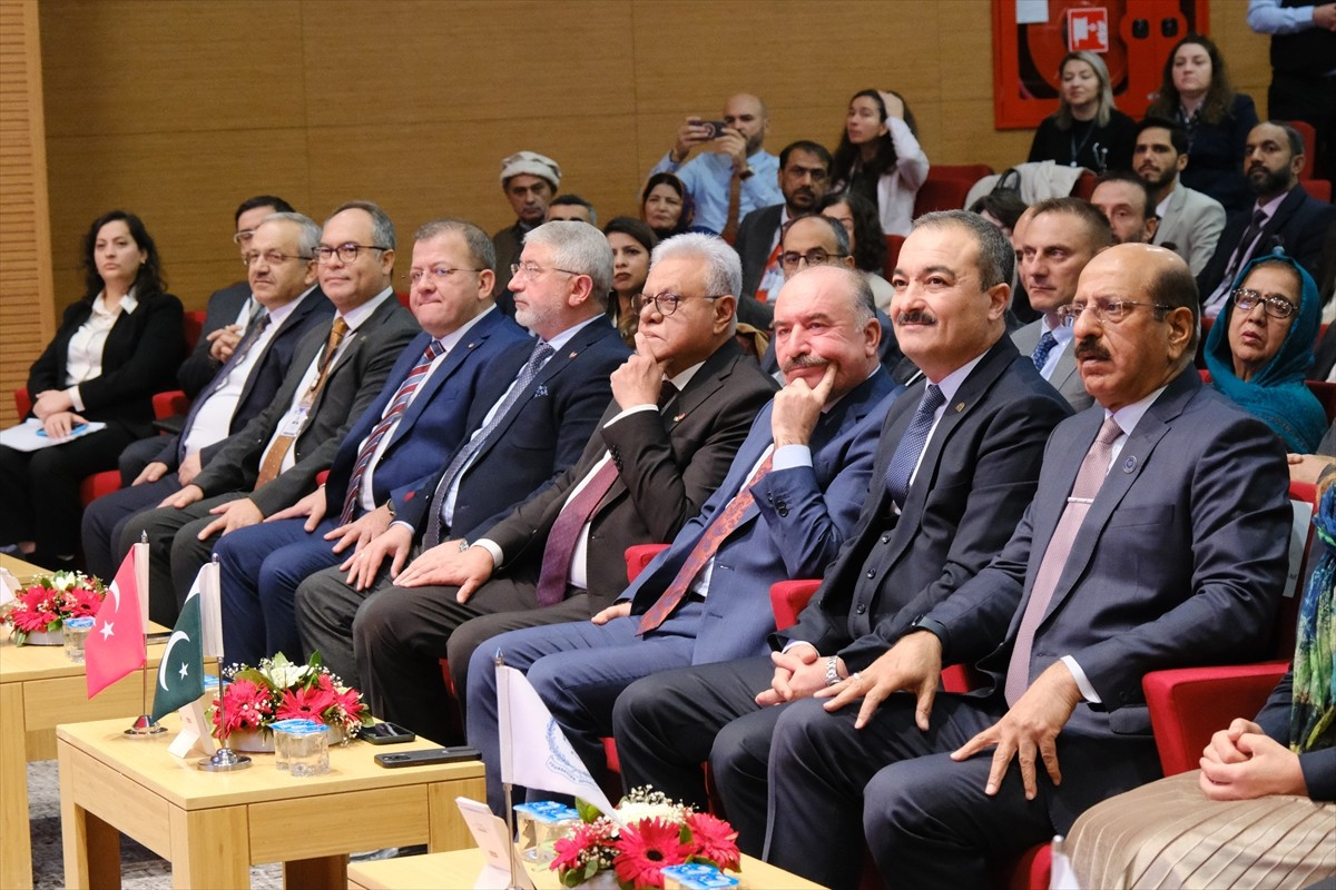 Hitit Üniversitesi ve İslamabad Vakıf Üniversitesi iş birliğinde düzenlenen "Uluslararası İşletme...