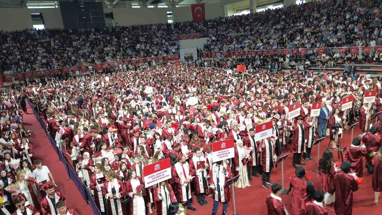 HİTİT ÜNİVERSİTESİ YIL SONU MEZUNİYET TÖRENİ DRONLA HAVADAN GÖRÜNTÜLENDİ