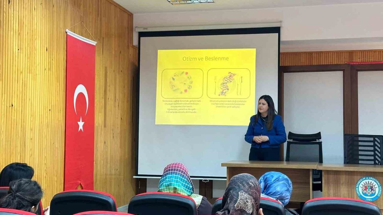 Hitit Üniversitesi'nde Otizm ve Beslenme Semineri Düzenlendi