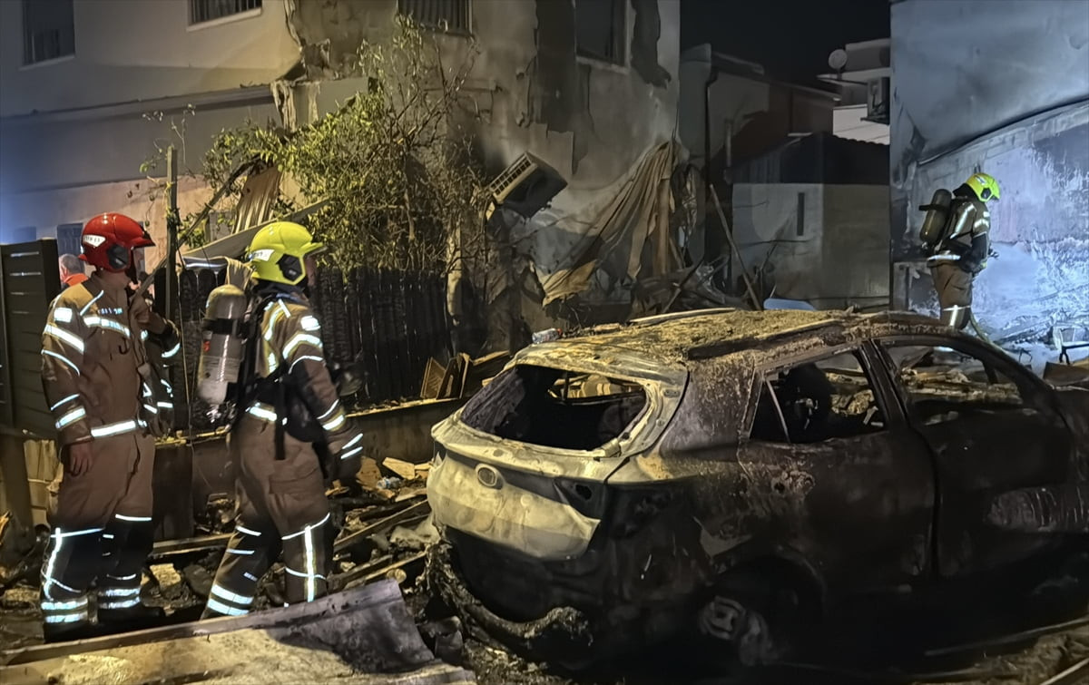 Hizbullah tarafından fırlatılan roketlerin İsrail'in kuzeyindeki Celile bölgesinde birkaç noktaya...