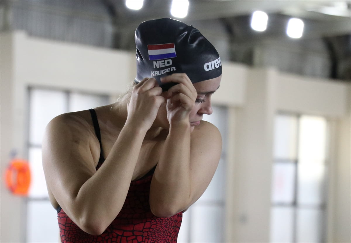 Hollanda Paralimpik Yüzme Milli Takımı, sporcuların dayanıklılığını artırmak ve hedefledikleri...