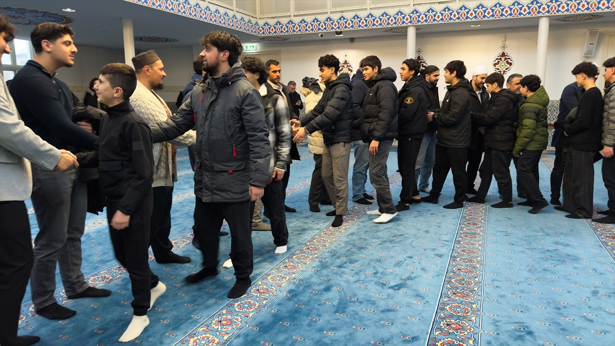 Hollanda'da 1300 genç, Rotterdam kentindeki Hollanda Diyanet Vakfı’na (HDV) bağlı Kocatepe...