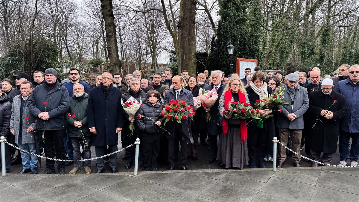 Hollanda'da, Ermeni güçlerinin 26 Şubat 1992'de Hocalı'da yaptığı katliamın kurbanları anıldı....