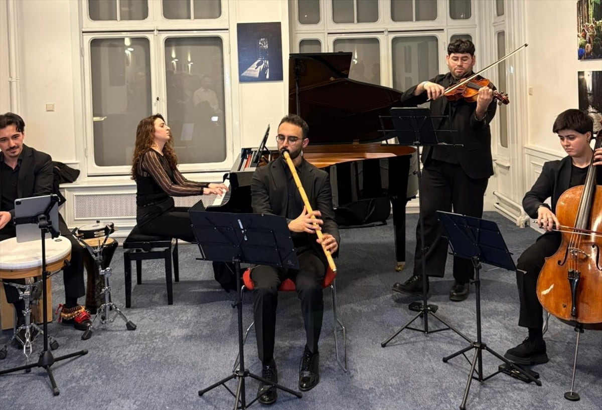 Hollanda'nın başkenti Amsterdam'da sanatçıları bir araya getirecek Türk Sanat Platformu'nun...