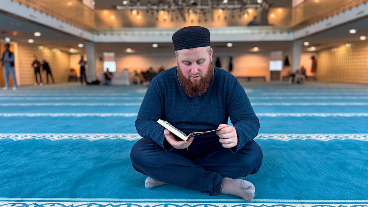 Hollanda’nın Utrecht kentinde avukatlık yapan 29 yaşındaki Florian Rudolf Gijs Drenth, İslam'la...