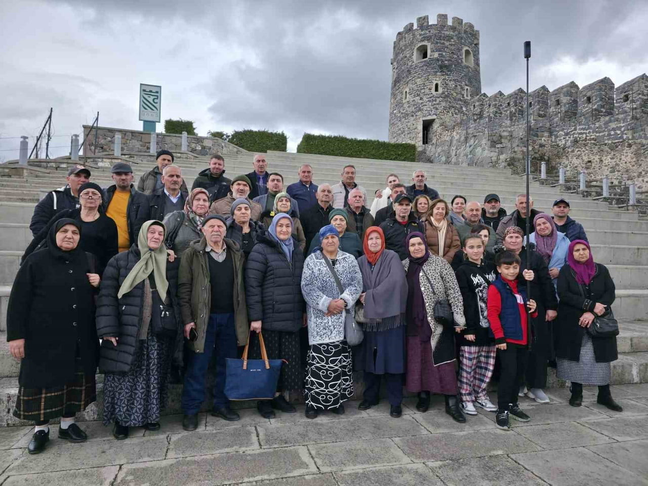 HONAZ BELEDİYESİ’NİN DÜZENLEDİĞİ AHISKA GEZİSİNE KATILAN AHISKA TÜRKLERİ, ATALARININ SÜRGÜN...