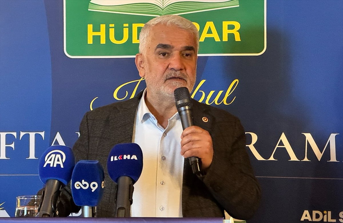 HÜDA PAR Genel Başkanı Zekeriya Yapıcıoğlu, HÜDA PAR İstanbul İl Başkanlığı'nca Zeytinburnu...