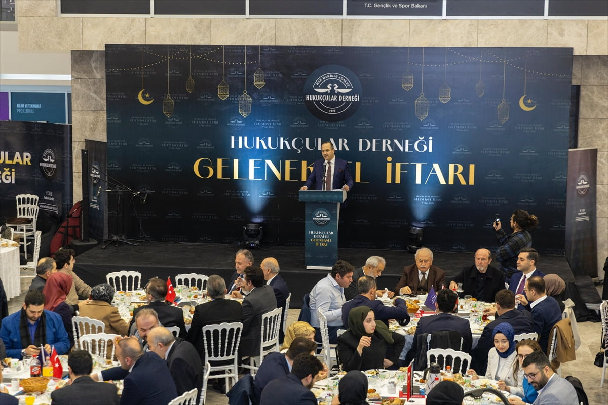Hukukçular Derneği, geleneksel iftar programında hukuk camiasının önemli isimlerini aynı sofrada...