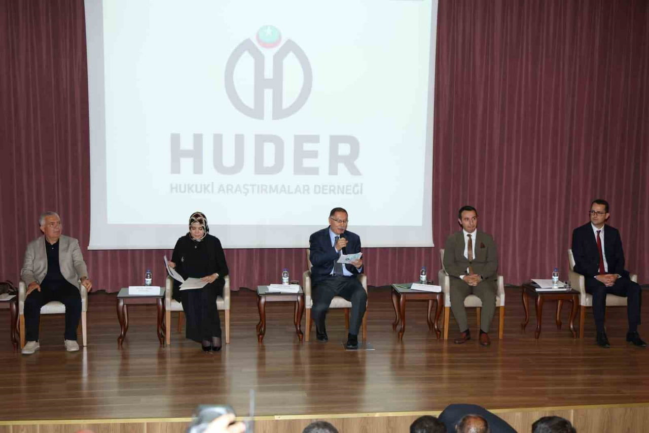 HUKUKİ ARAŞTIRMALAR DERNEĞİ (HUDER) TARAFINDAN TRABZON’DA DÜZENLENEN "AİLENİ KORU: SANAL BAHİSLE...