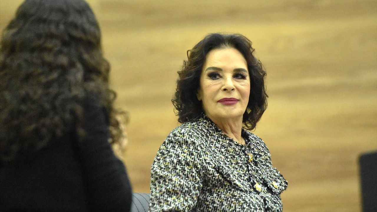 Hülya Koçyiğit'ten Van'da 'Sinema ve Aile' Söyleşisi