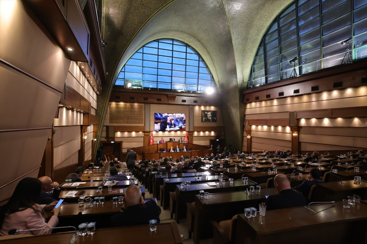 İBB Meclisi aralık ayı toplantılarının ikinci oturumu, Meclis 2. Başkanvekili Gökhan Gümüşdağ...